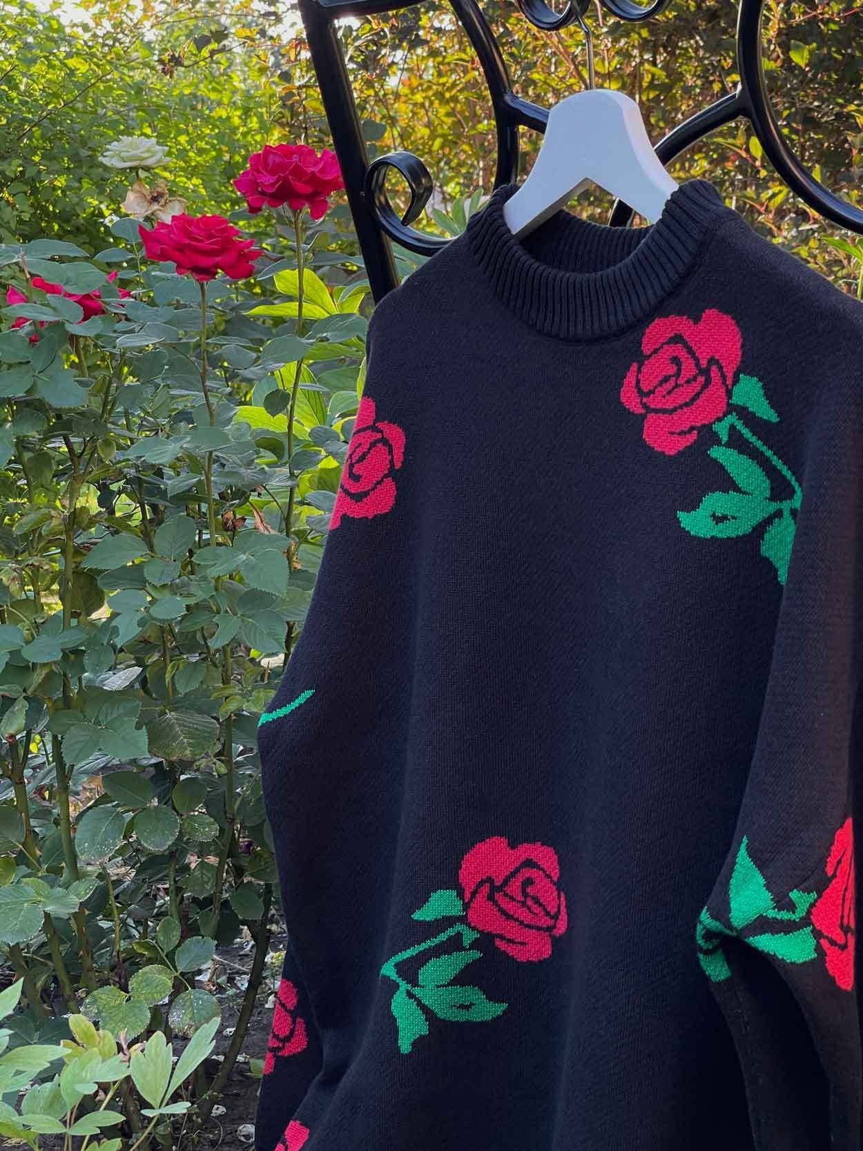 Susanne - Schicker Pullover mit Rosenmuster