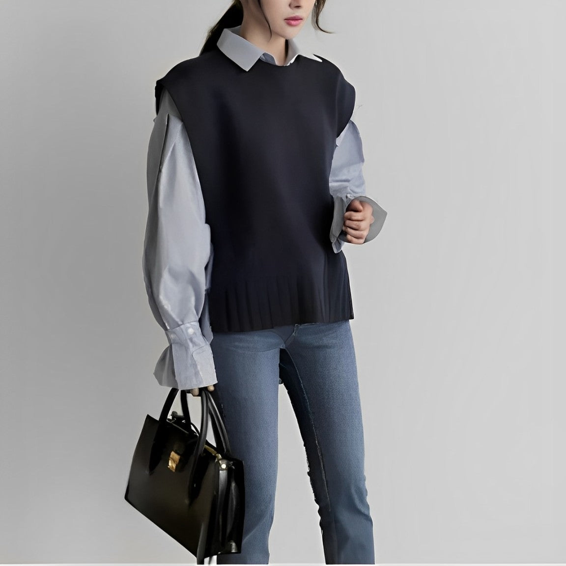 Alva - Strickweste im lässigen Stil mit Spitzeneinsätzen