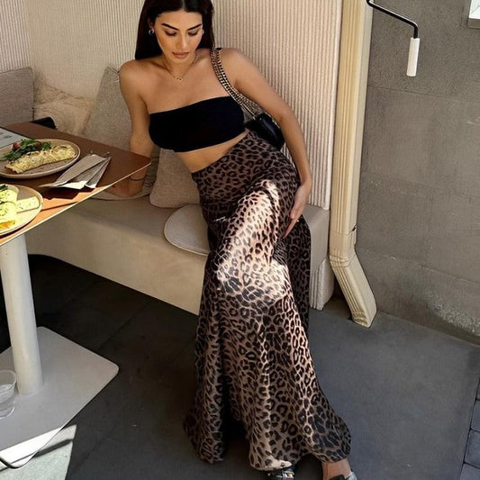 Alva - Trendiger Rock mit temperamentvollem Print