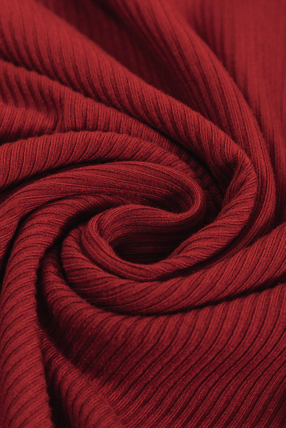 Rotes Geripptes Strickkleid Mit Langen Ärmeln Und Hohem Ausschnitt Mini-Kleid