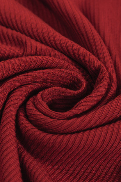 Rotes Geripptes Strickkleid Mit Langen Ärmeln Und Hohem Ausschnitt Mini-Kleid