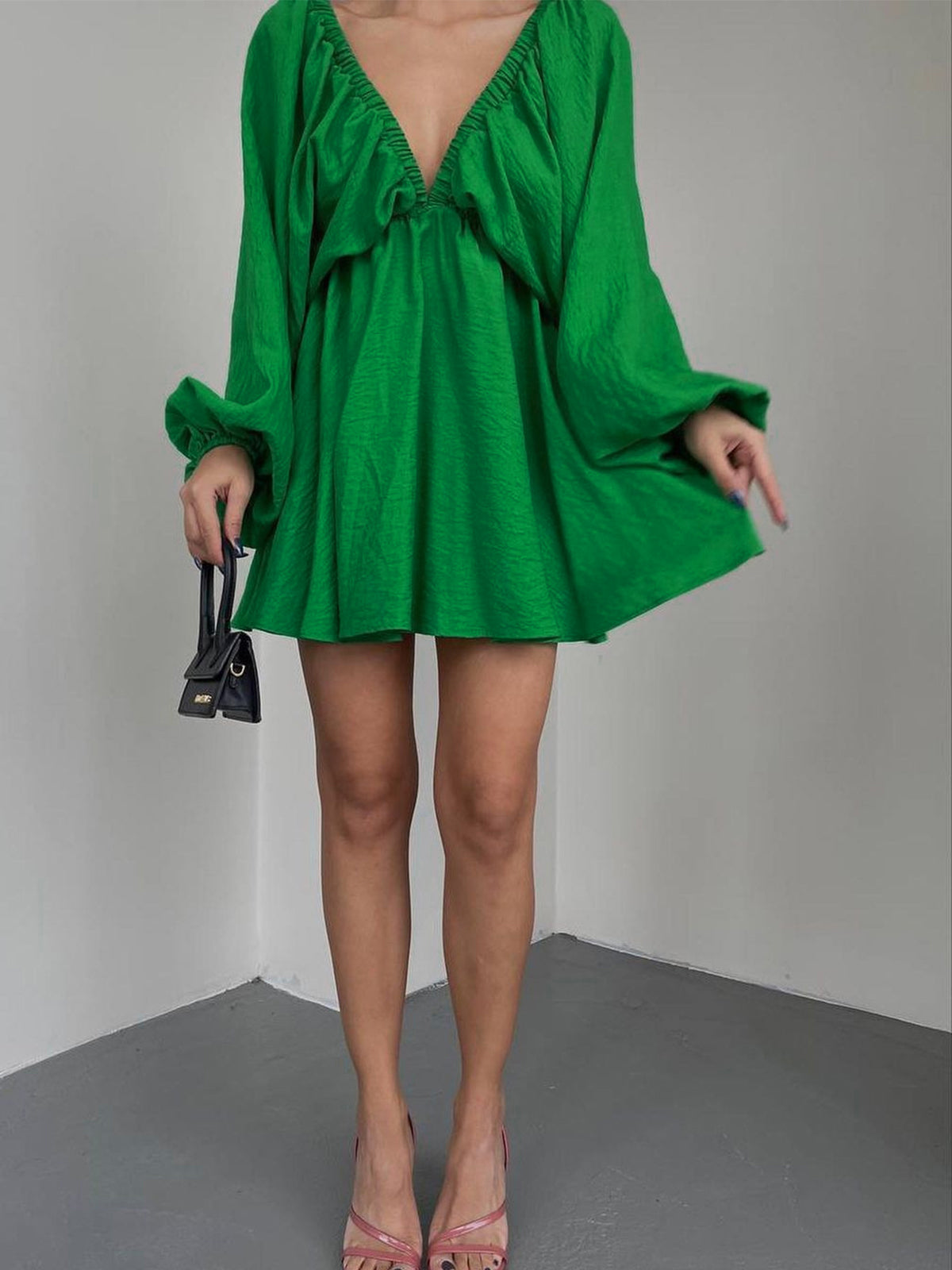 Amelie - Beige V-Ausschnitt Minikleid