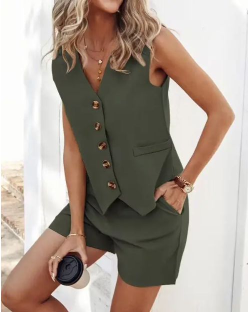 Heidi-Mode | Set aus Trägershirt mit V-Ausschnitt und Gestreiften Shorts