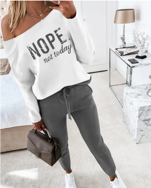 Heidi-Mode | Set aus Oberteil und Hose mit Aufdruck „Not Today“.