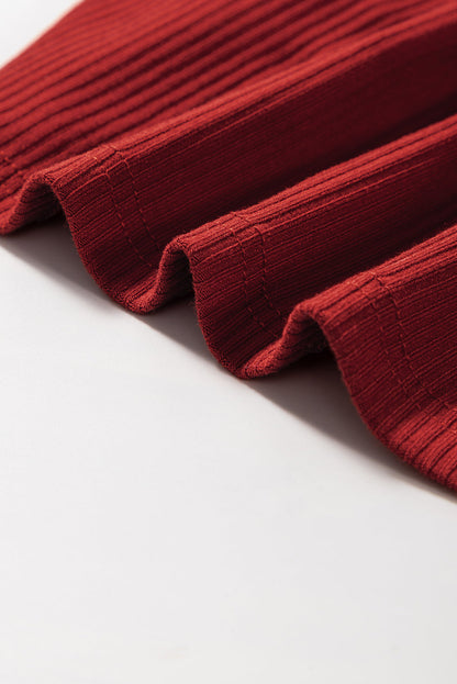 Rotes Geripptes Strickkleid Mit Langen Ärmeln Und Hohem Ausschnitt Mini-Kleid