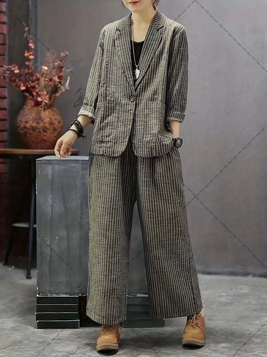Heidi-Mode | Set aus gestreiftem Blazer und weit geschnittener Hose