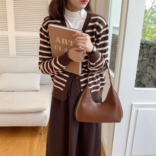 Alva - Halbmondförmige Umhängetasche mit Reißverschluss